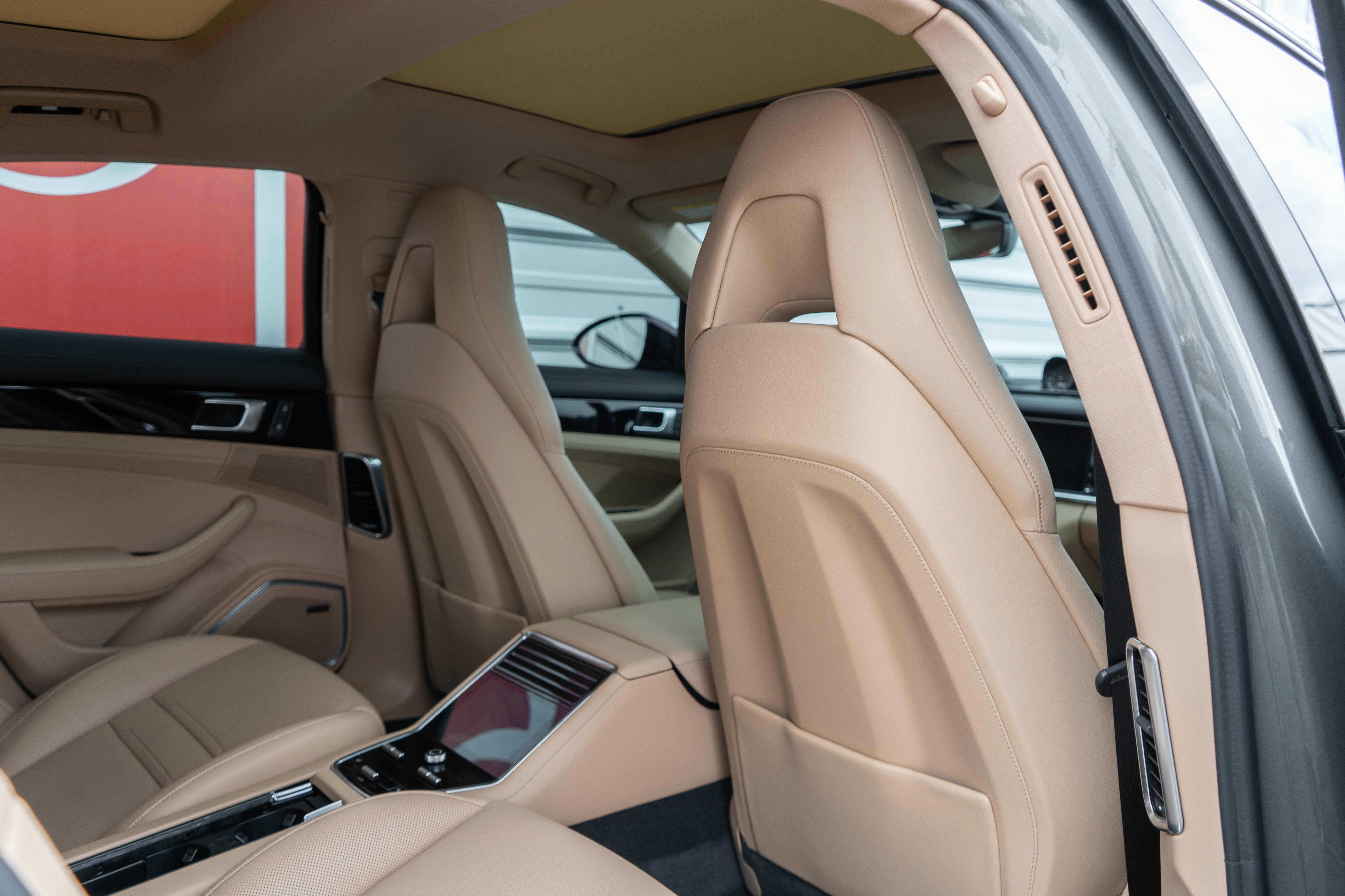 Used 2022 Porsche Panamera 4S AWD/4WD image 31
