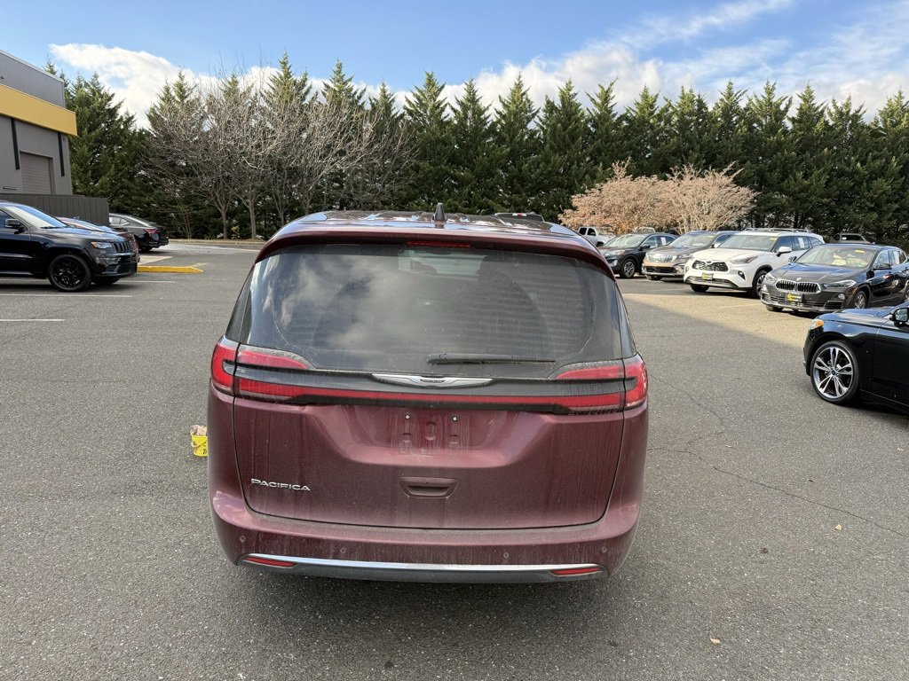 Used 2023 Chrysler Pacifica Touring-L image 8