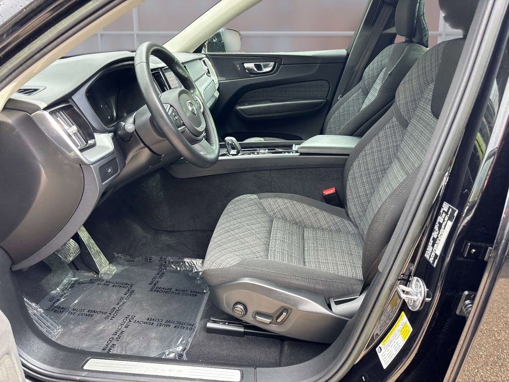 Used 2023 Volvo XC60 B5 Core AWD/4WD image 10