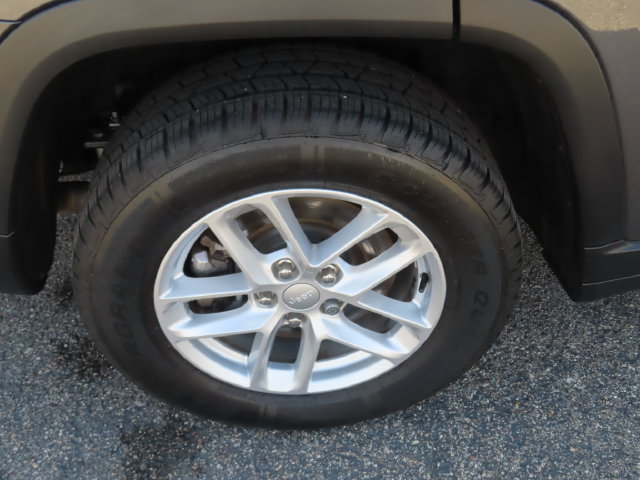 Used 2023 Jeep Grand Cherokee L Laredo w/ Luxury Tech Group I AWD/4WD image 14