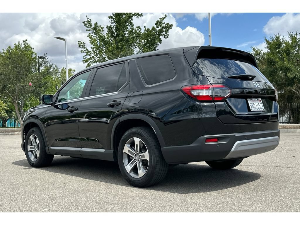 Certified 2025 Honda Pilot EX-L image 3