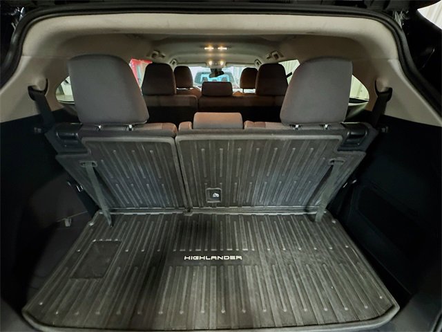 Used 2022 Toyota Highlander L image 28