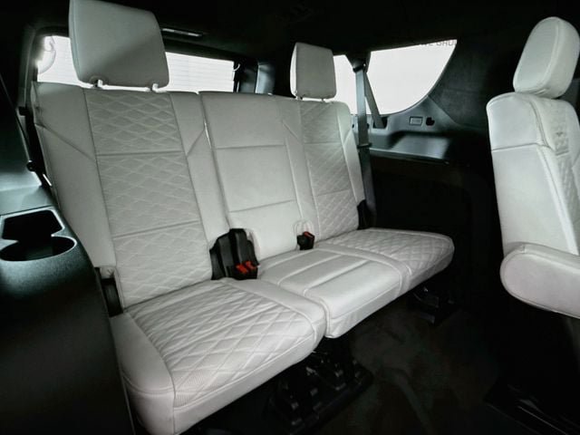 Used 2026 Cadillac Escalade ESV Platinum Sport w/ LPO, Floor Liner Package AWD/4WD image 30