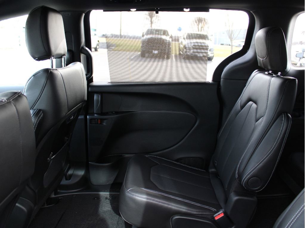 New 2026 Chrysler Pacifica Select image 26