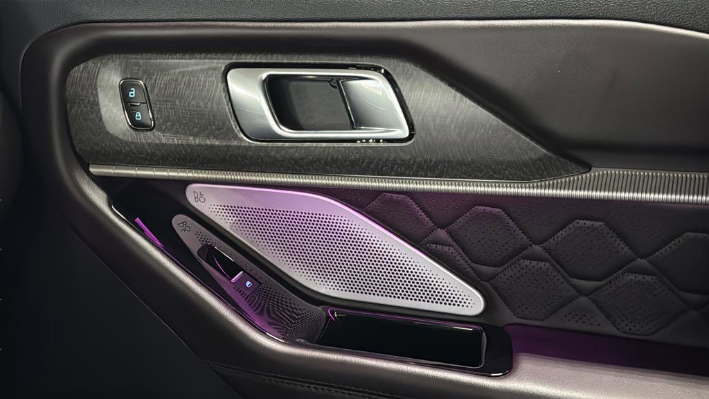 Used 2025 Ford Explorer Platinum w/ LUX Leather Package image 21