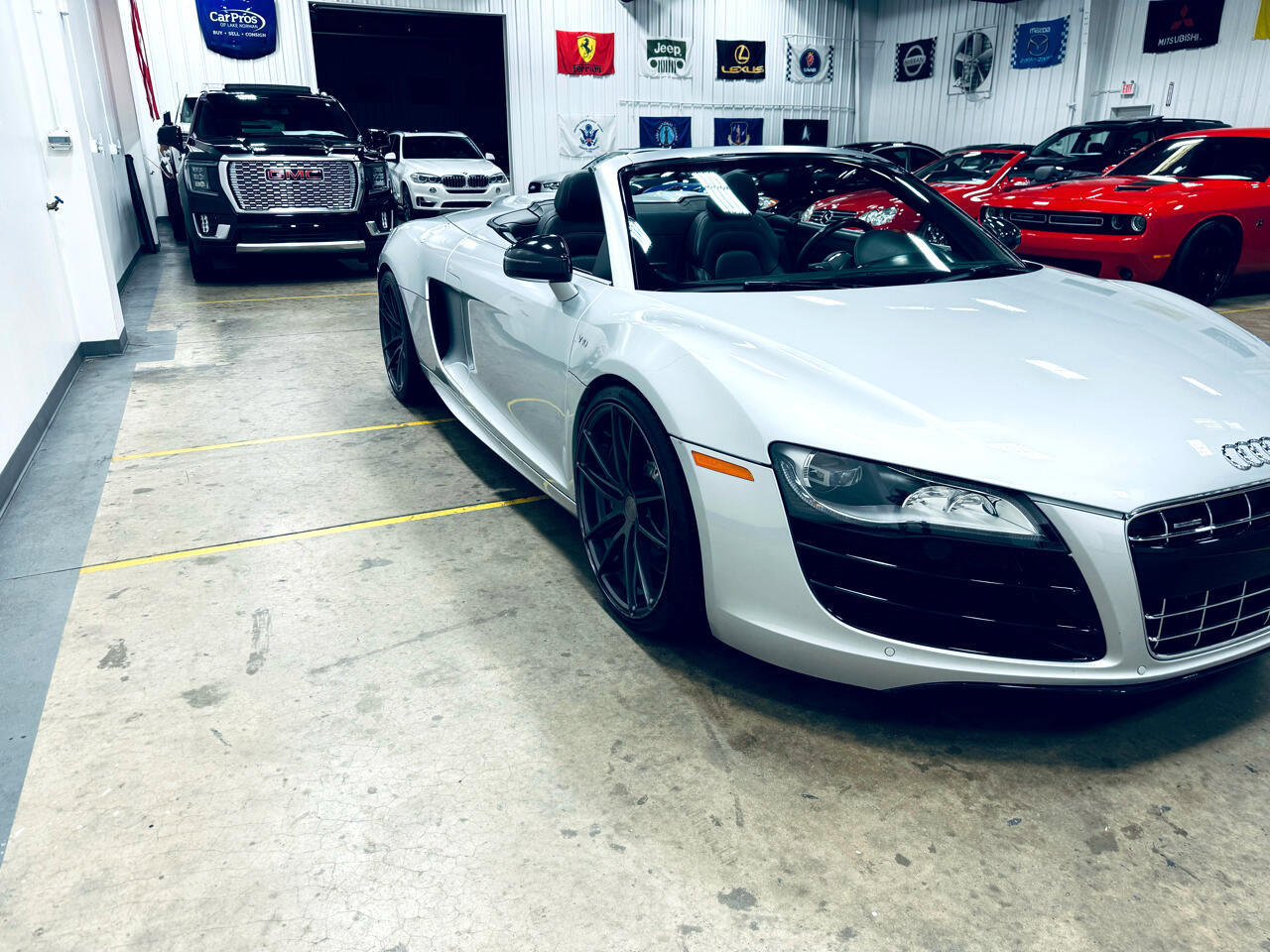 Used 2012 Audi R8 V10 w/ Enhanced Leather Pkg image 19