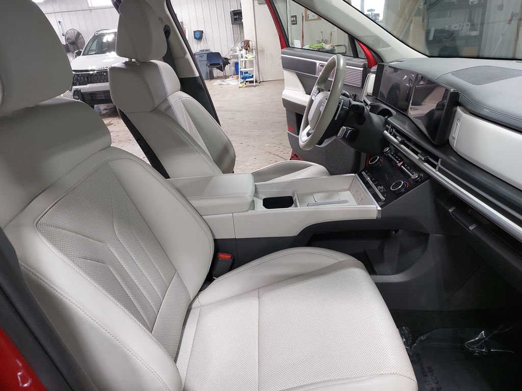 Certified 2025 Hyundai Santa Fe SEL image 10
