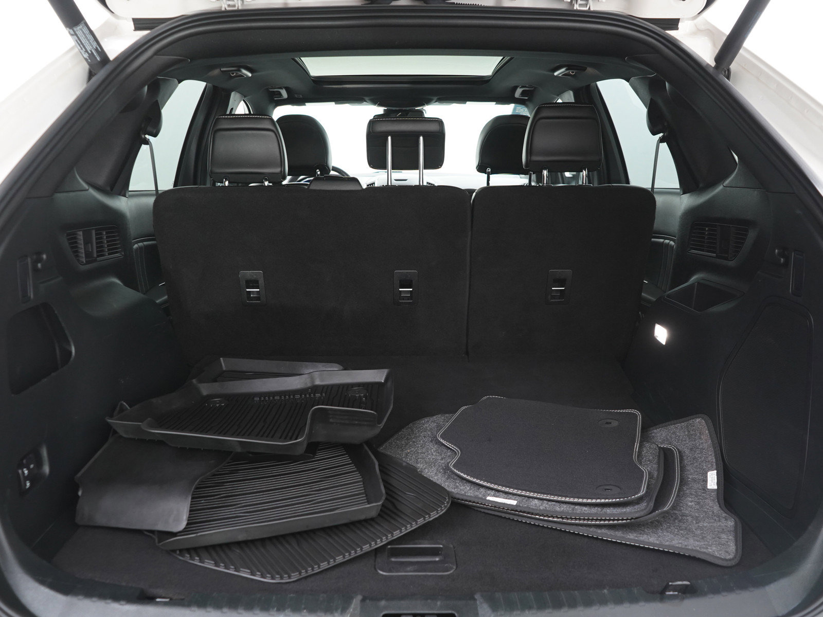 Used 2019 Ford Edge ST w/ Cold Weather Package AWD/4WD image 18
