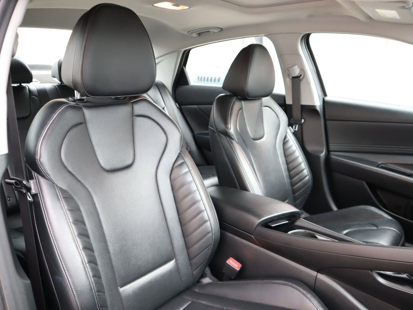 Used 2024 Hyundai Elantra Limited image 56