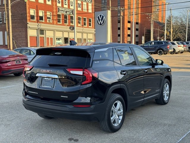 Used 2024 GMC Terrain SLE image 5