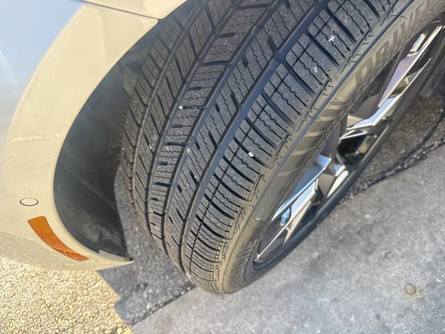 Used 2025 BMW i4 eDrive40 image 9