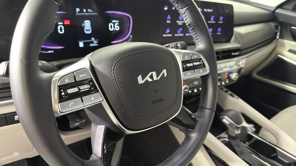 Used 2024 Kia Telluride EX w/ EX Captain's Chair Package FWD image 24