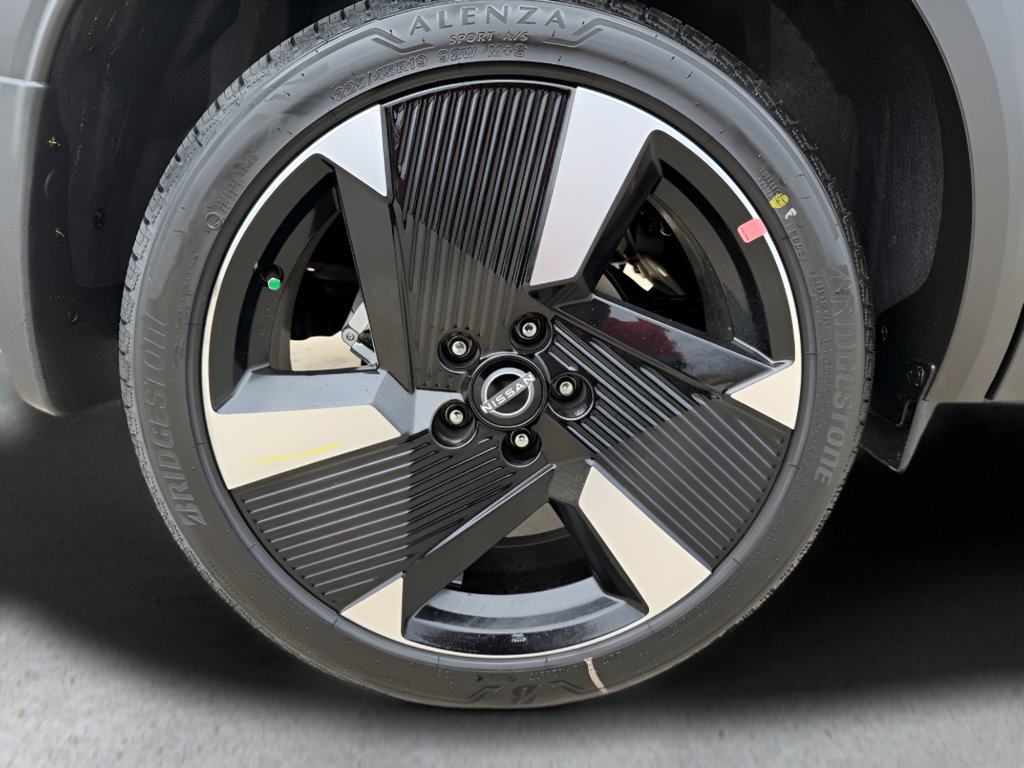 New 2026 Nissan Kicks SR w/ Cold Weather Package FWD image 27