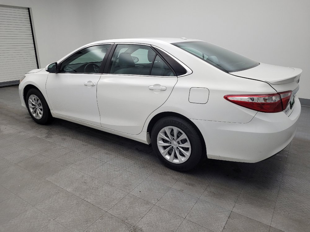 Used 2015 Toyota Camry LE image 3
