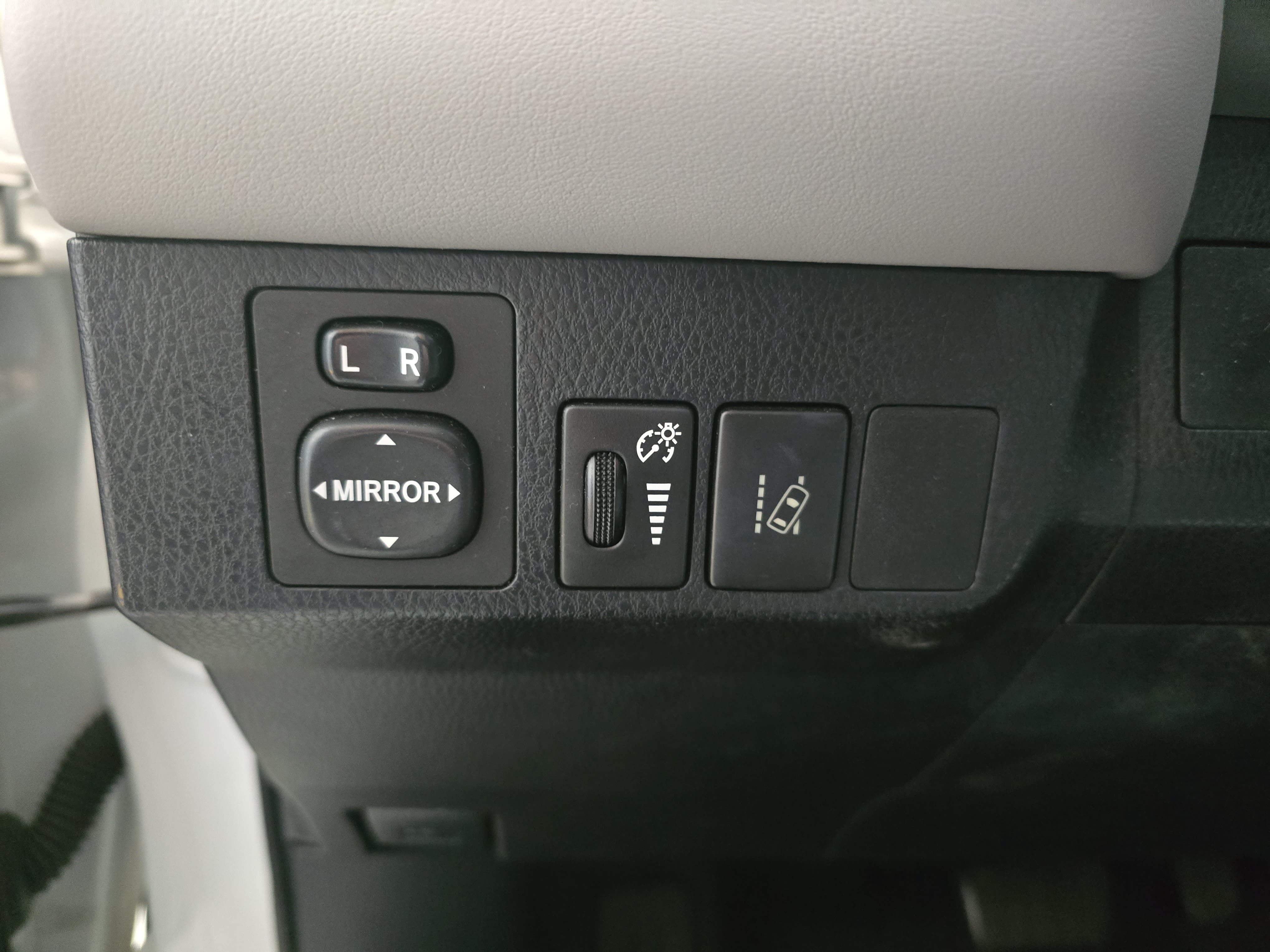 Used 2016 Toyota RAV4 Limited FWD image 24