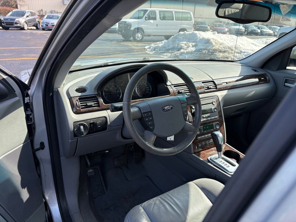 Used 2005 Ford Five Hundred SEL image 13