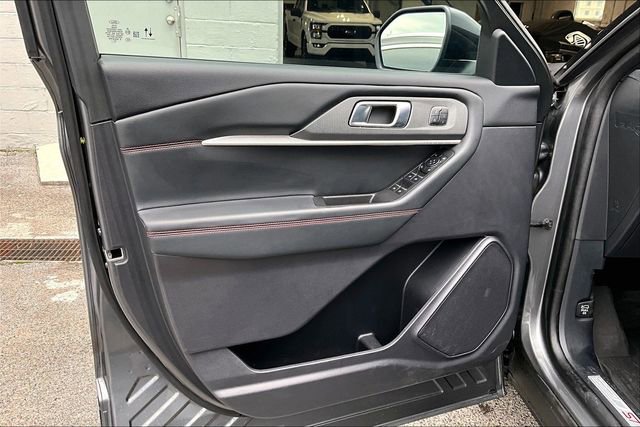 Used 2025 Ford Explorer ST-Line w/ Premium Package image 18