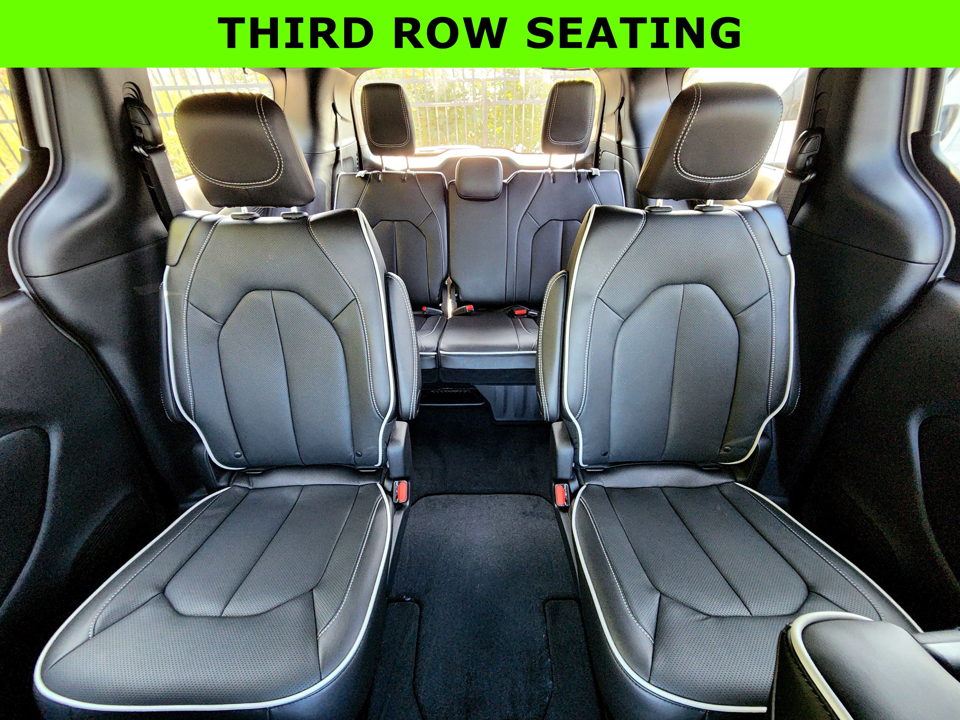 New 2026 Chrysler Pacifica Limited w/ Uconnect Theater Family Group image 36