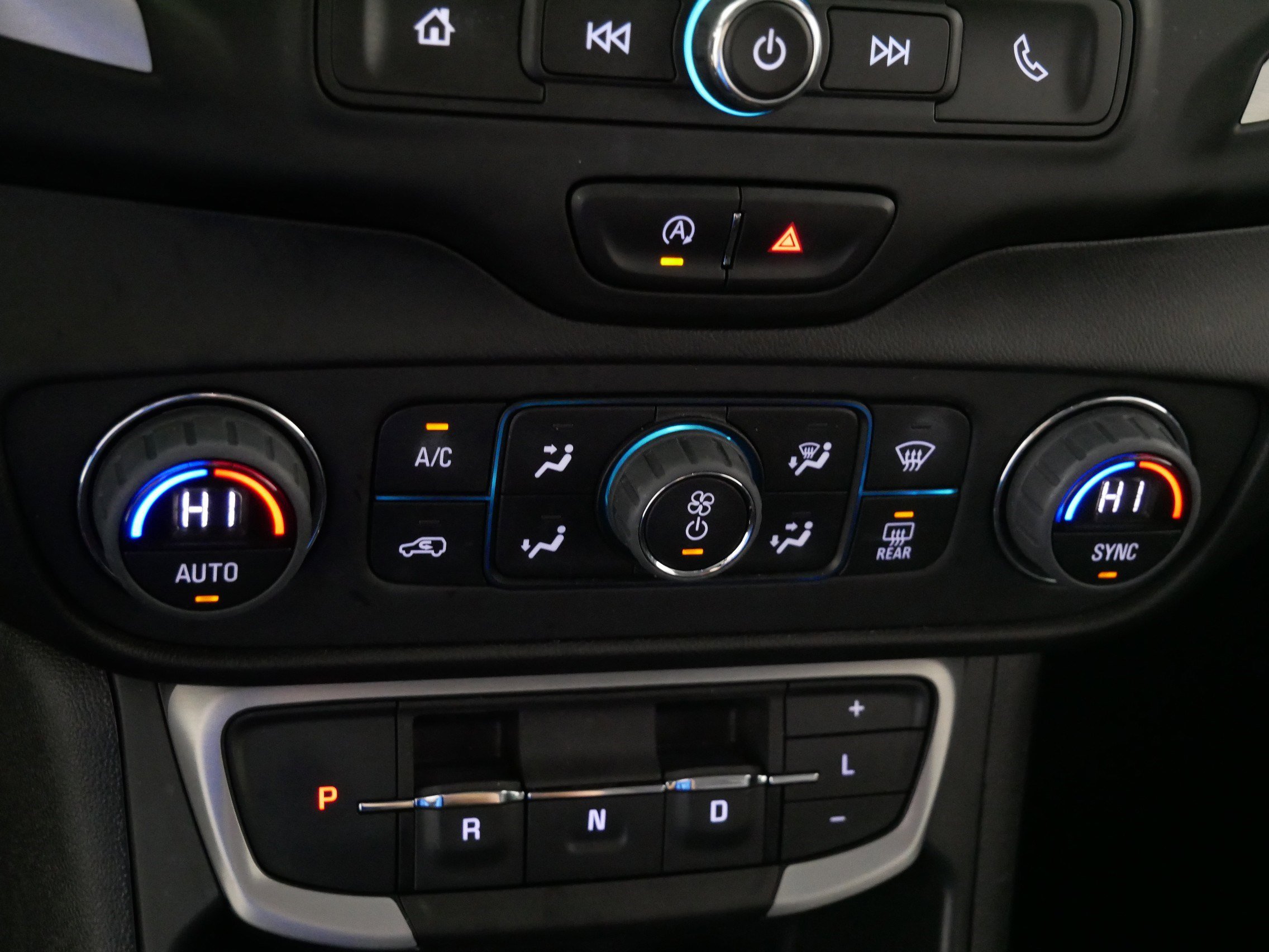 Used 2023 GMC Terrain SLE w/ Driver Convenience Package image 23