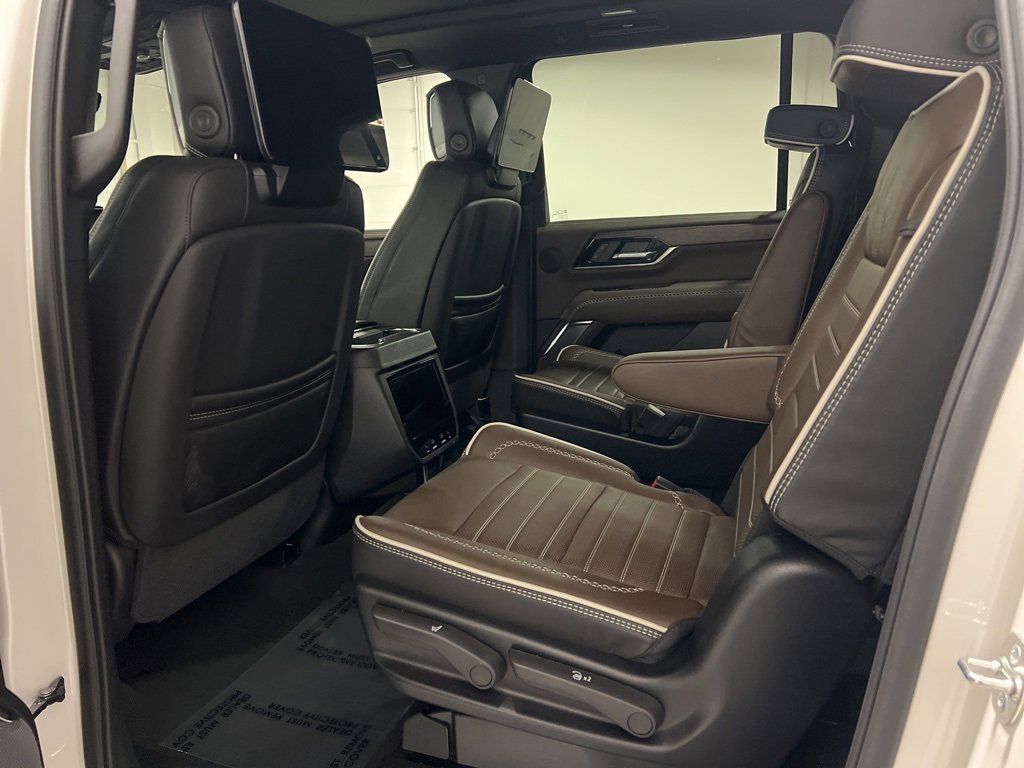 Used 2025 GMC Yukon XL Denali Ultimate image 9