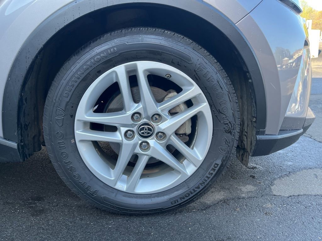 Used 2020 Toyota C-HR LE FWD image 9