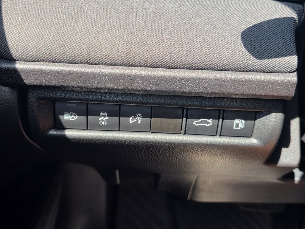 Used 2025 Toyota Camry LE FWD image 33