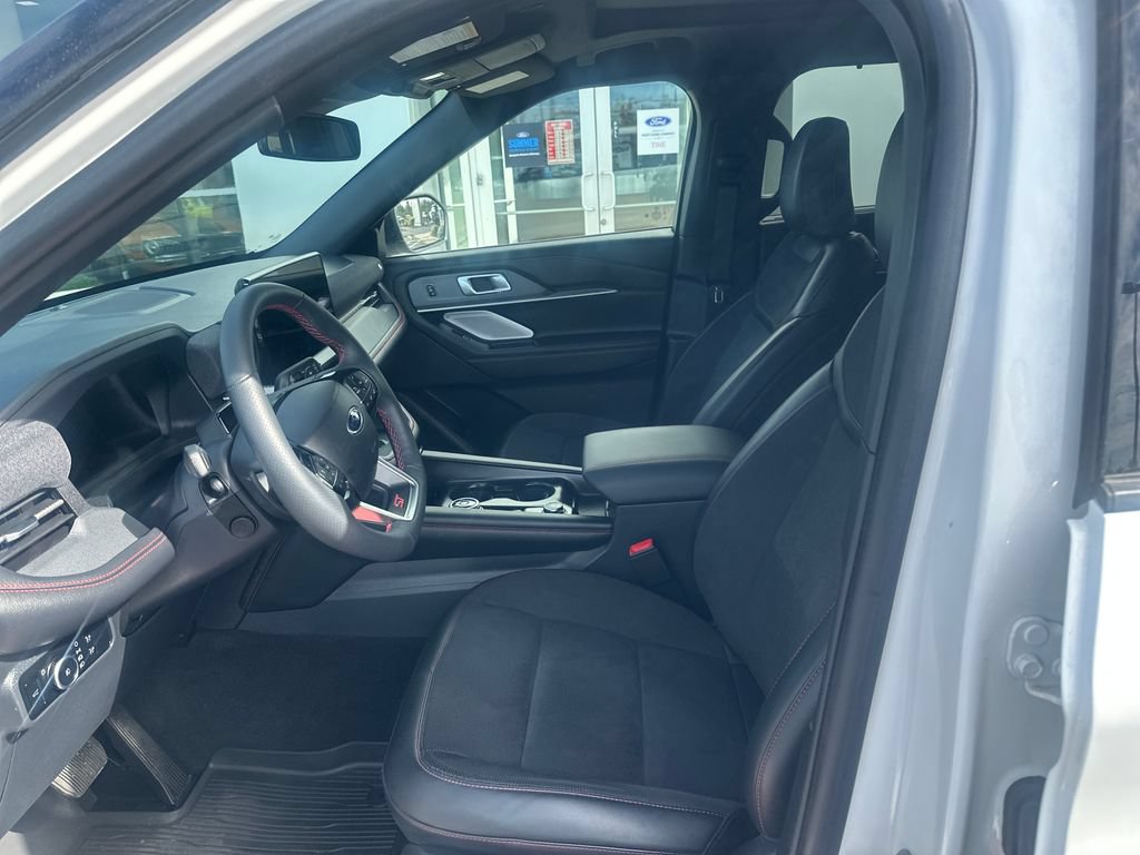 Used 2025 Ford Explorer ST AWD/4WD image 9