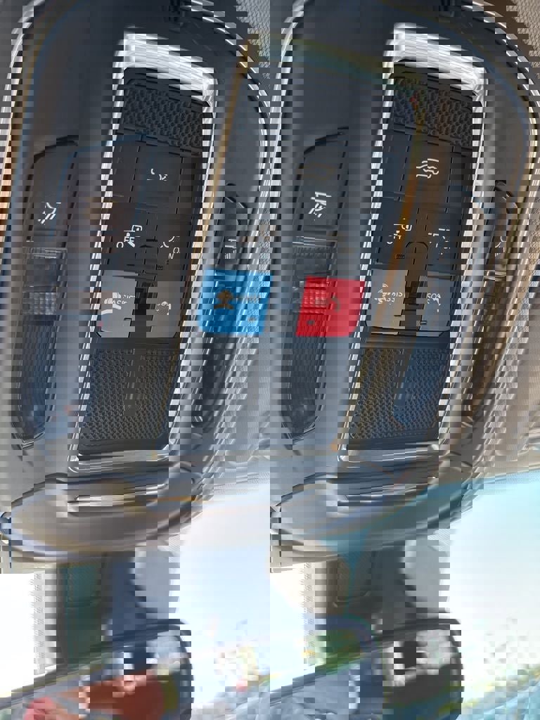 Used 2022 Jeep Grand Cherokee L Laredo w/ Luxury Tech Group I image 22