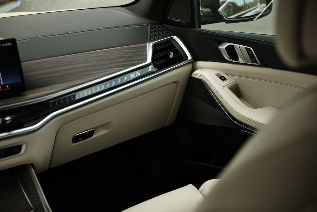 New 2026 BMW X5 xDrive50e w/ Executive Package image 31