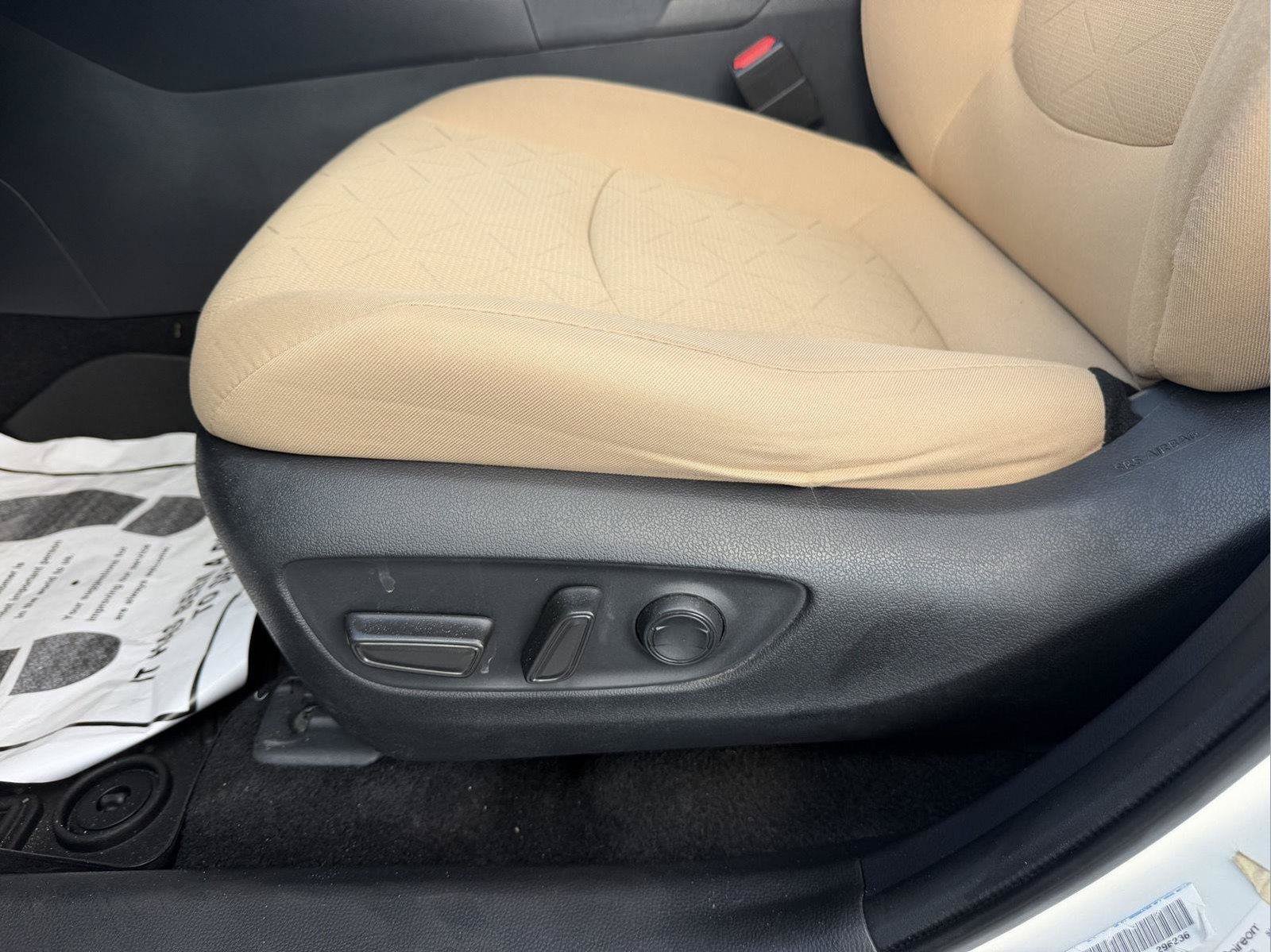 Used 2021 Toyota RAV4 XLE w/ Convenience Package AWD/4WD image 11