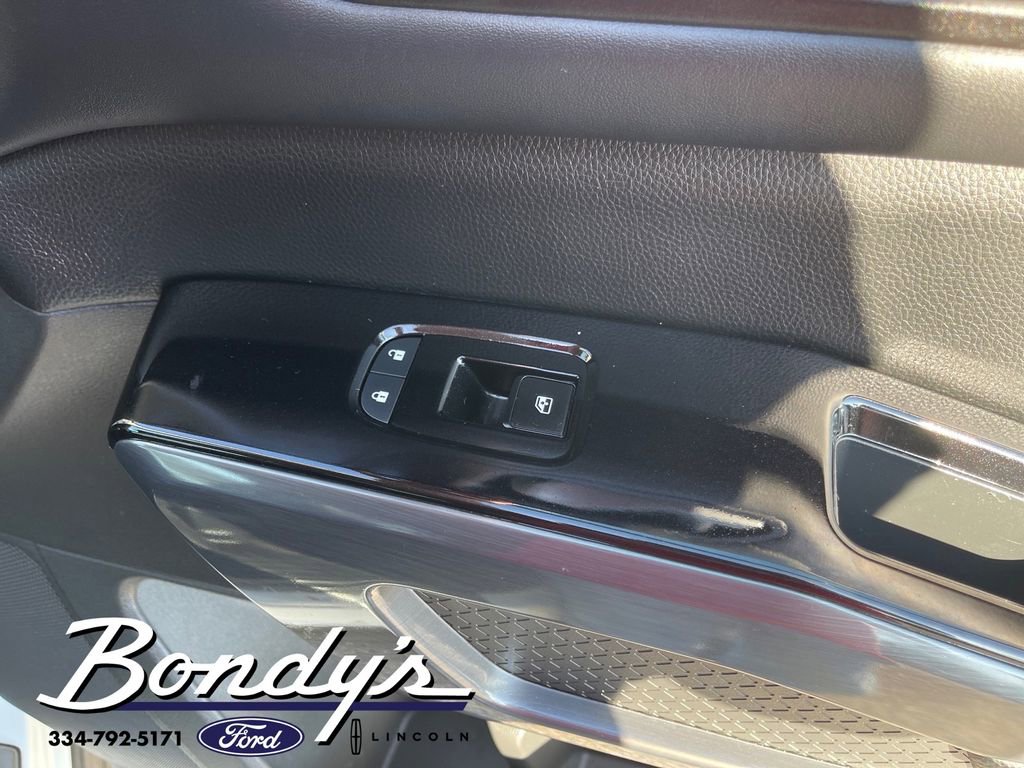 Used 2023 Nissan Pathfinder SL w/ Lighting Package (N92) image 23