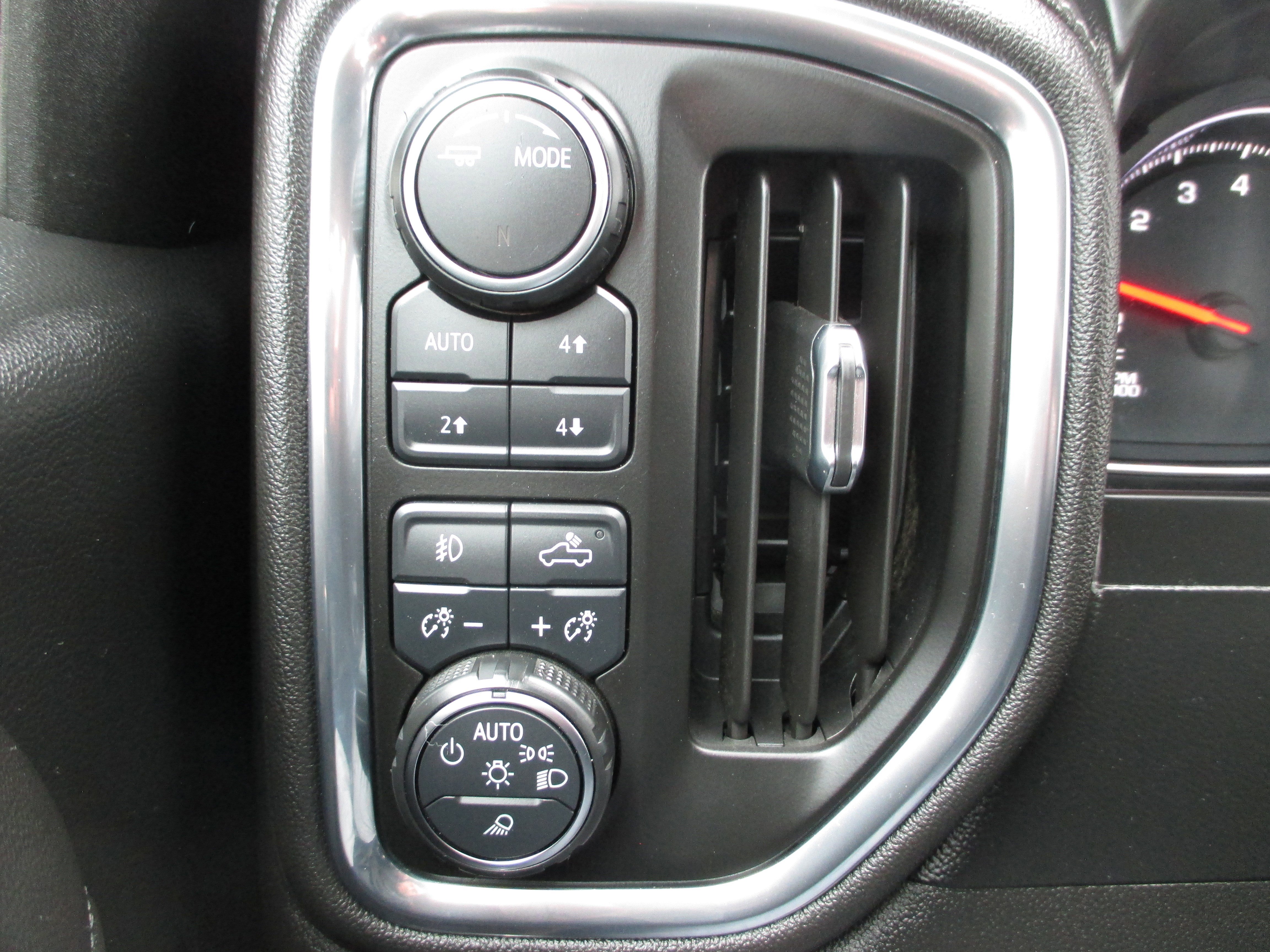 Used 2021 Chevrolet Silverado 1500 LT Trail Boss w/ Convenience Package II AWD/4WD image 21
