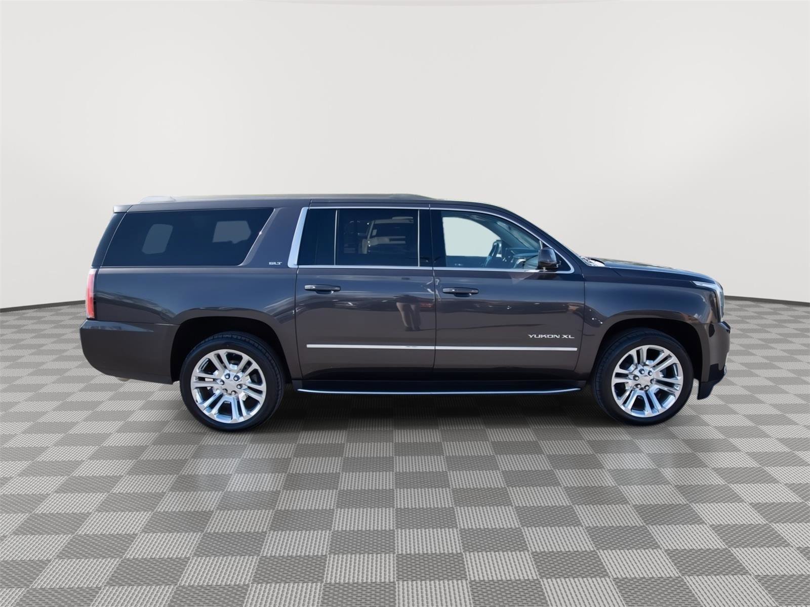 Used 2018 GMC Yukon XL SLT w/ Premium Edition AWD/4WD image 4