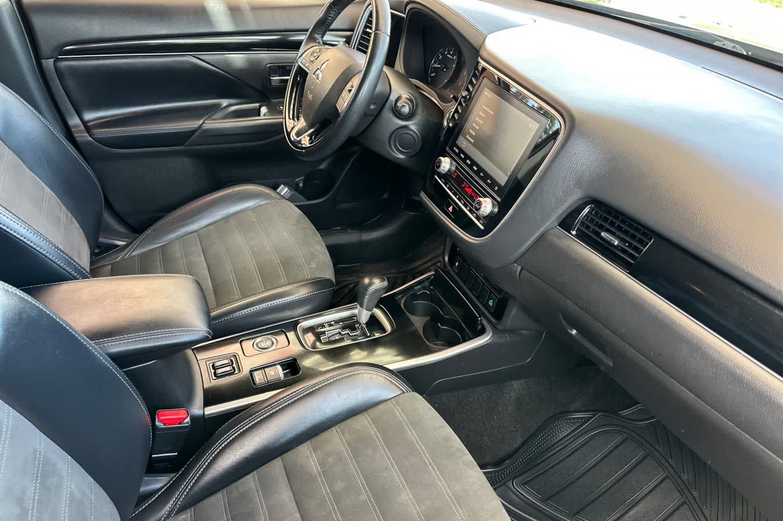 Used 2020 Mitsubishi Outlander SE AWD/4WD image 18