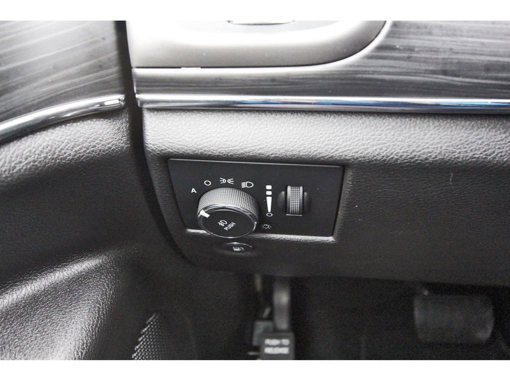Used 2021 Jeep Grand Cherokee Limited AWD/4WD image 19