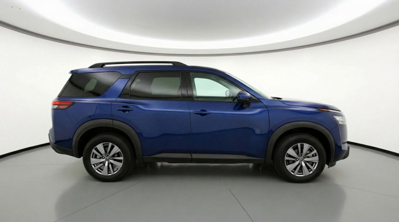 Used 2025 Nissan Pathfinder SV image 11