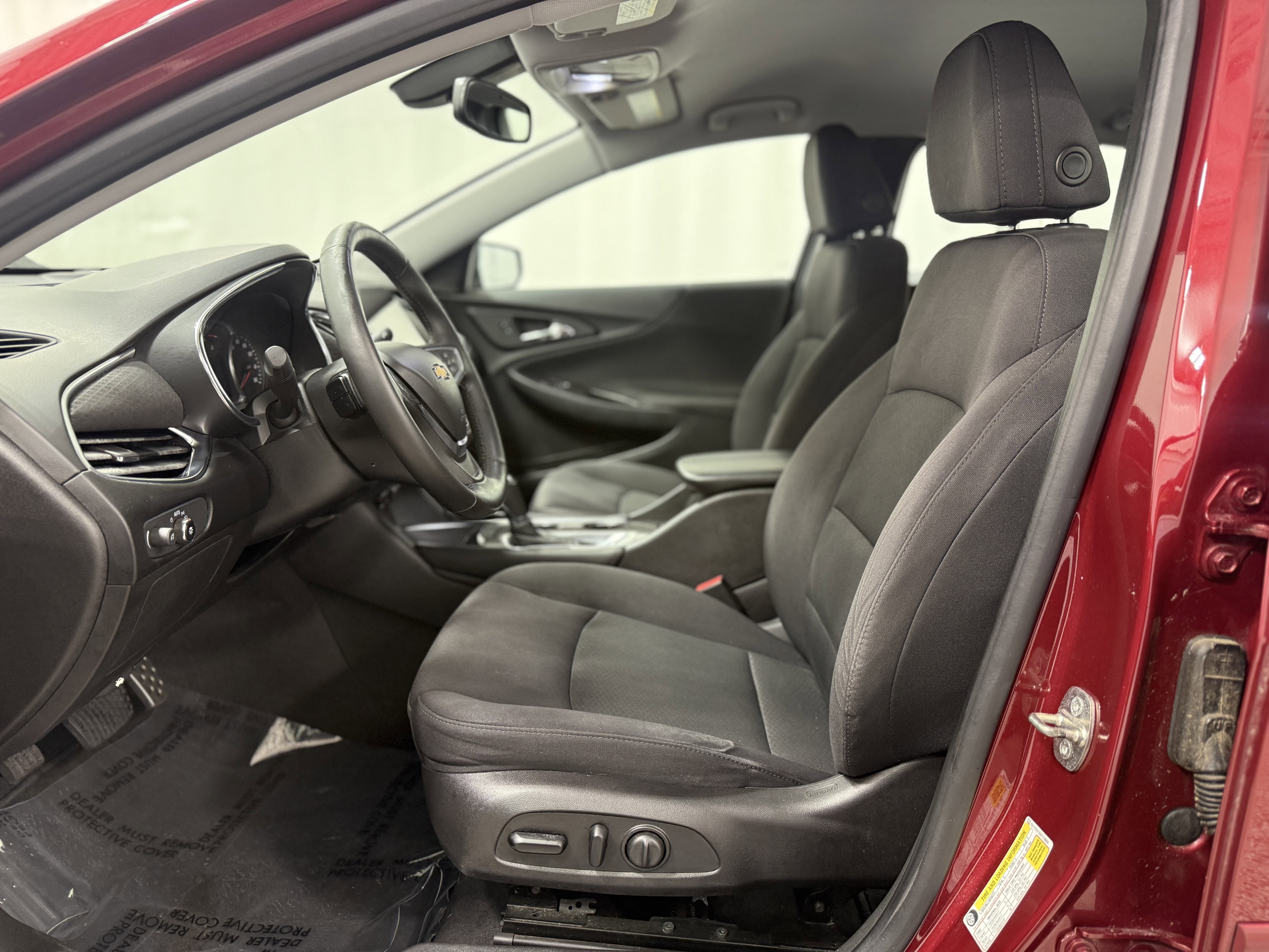 Used 2017 Chevrolet Malibu LT image 13