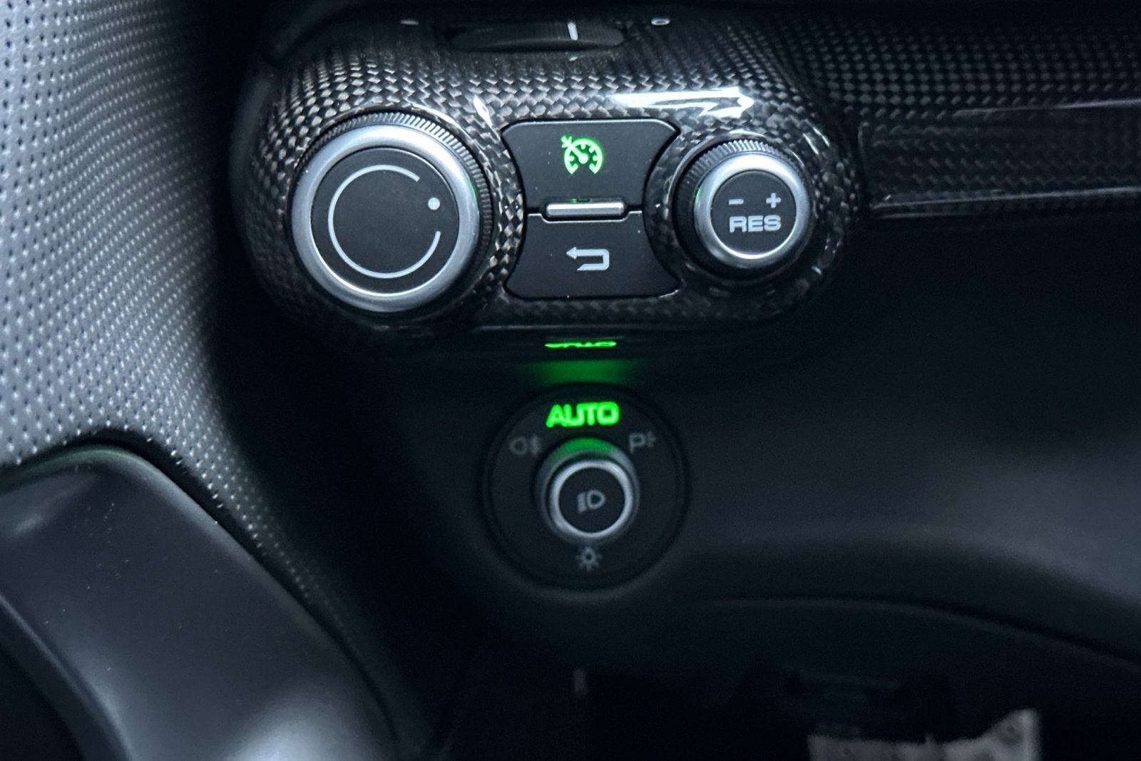 Used 2018 Ferrari 812 Superfast RWD image 33