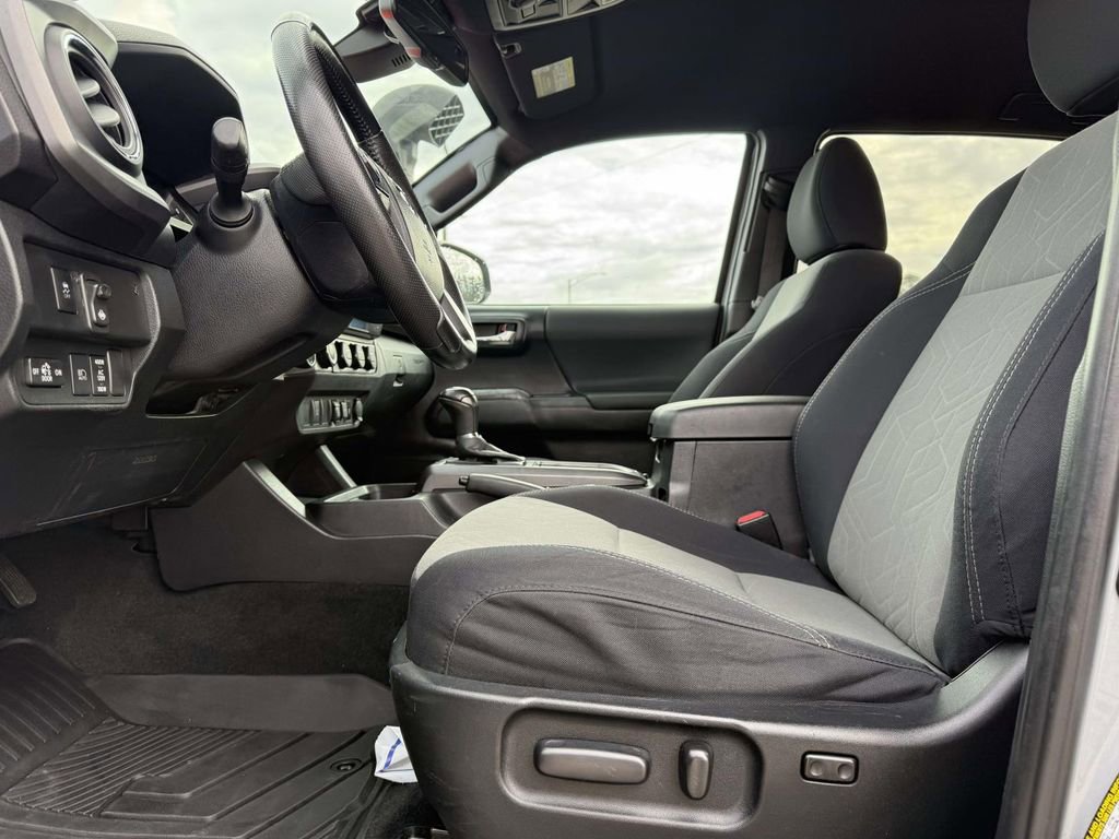 Used 2021 Toyota Tacoma TRD Off-Road image 22