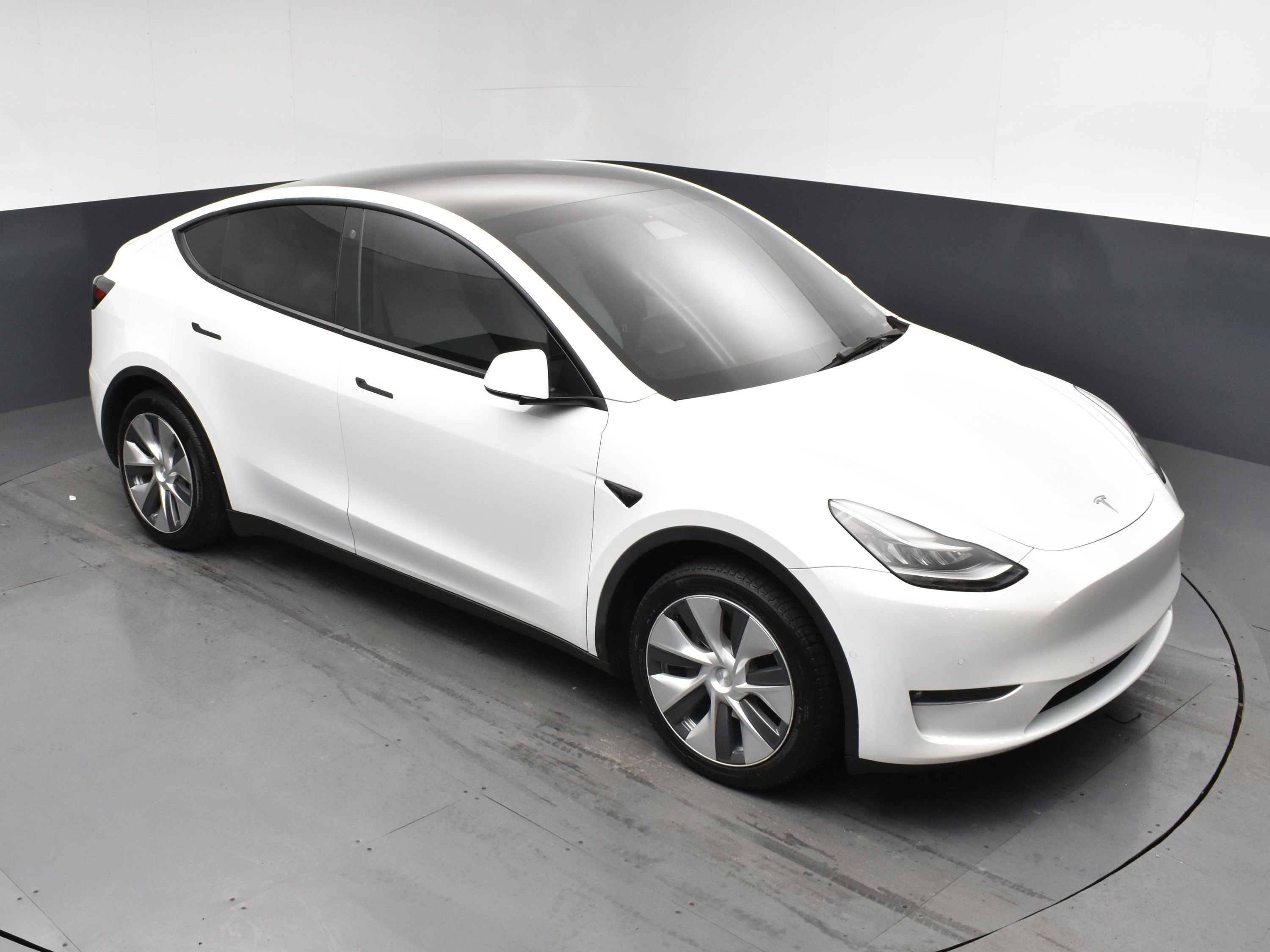 Used 2021 Tesla Model Y Long Range image 15