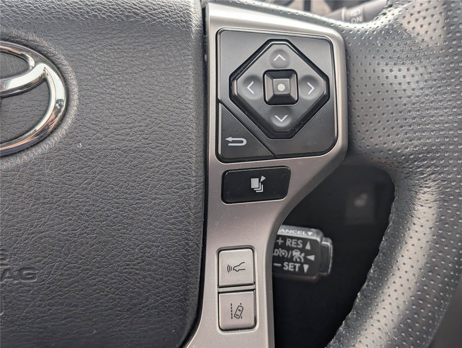 Used 2023 Toyota 4Runner Limited AWD/4WD image 26