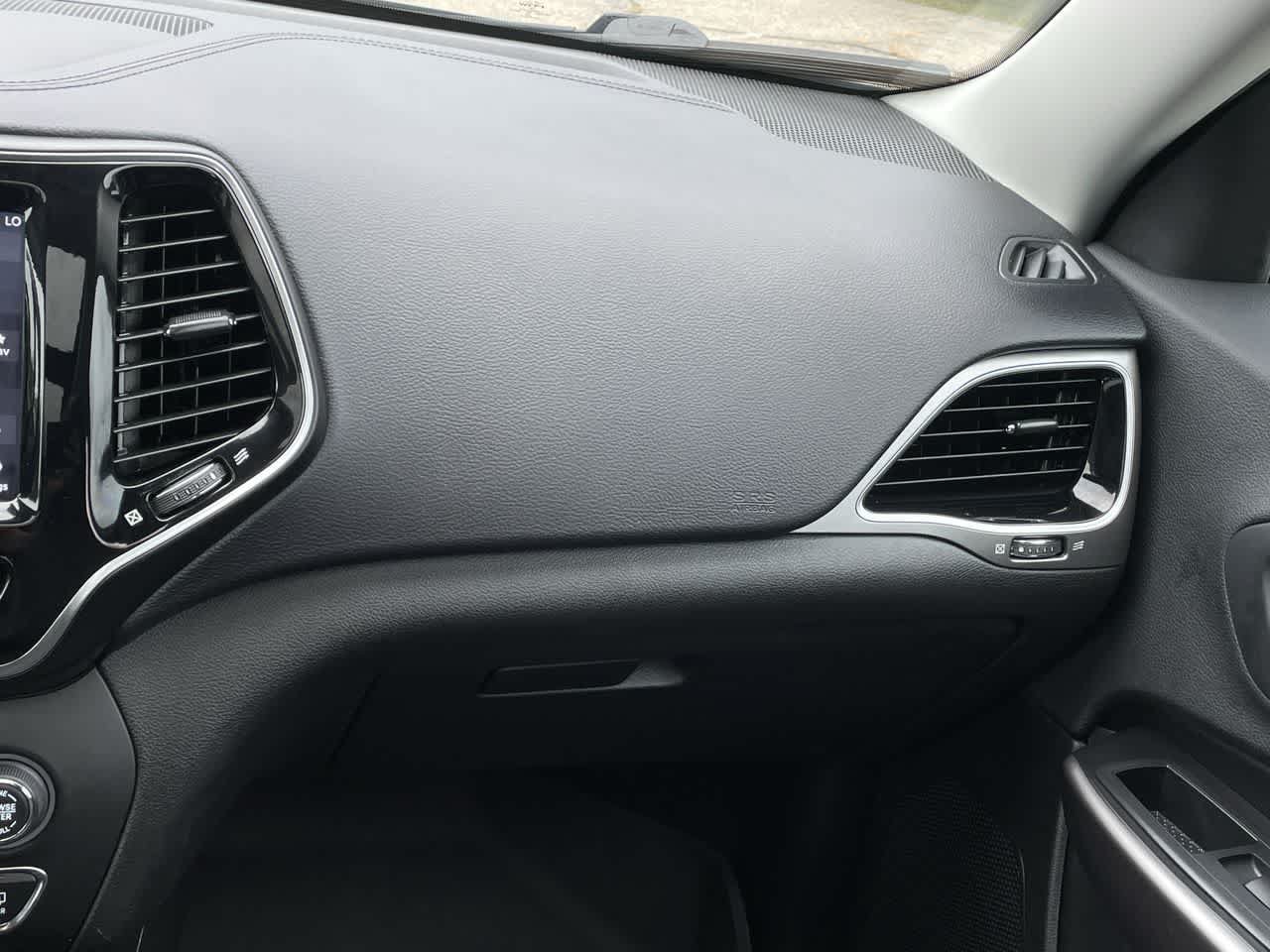 Used 2019 Jeep Cherokee Limited AWD/4WD image 16