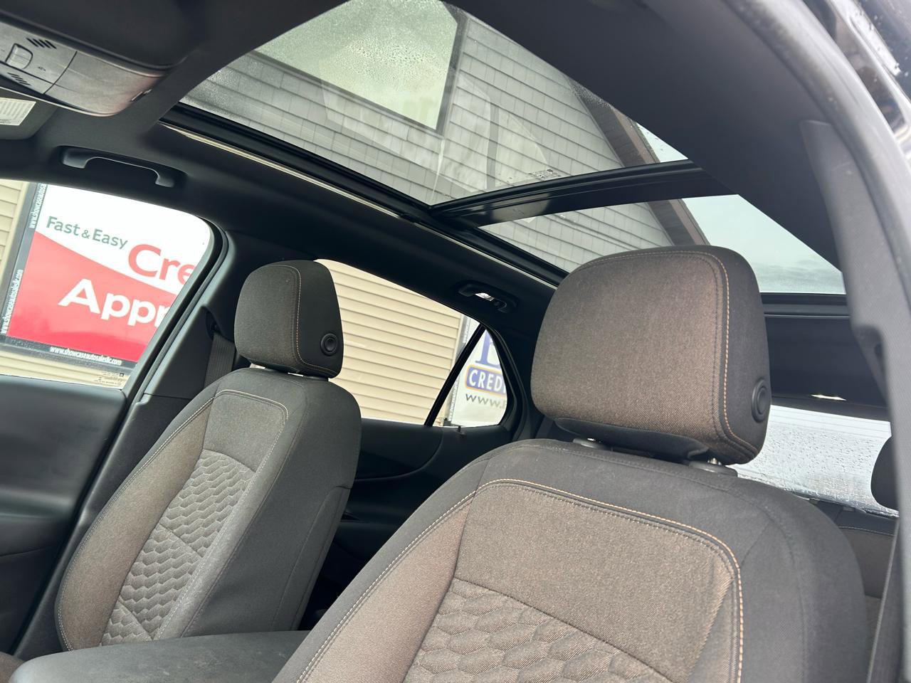 Used 2018 Chevrolet Equinox LT image 18