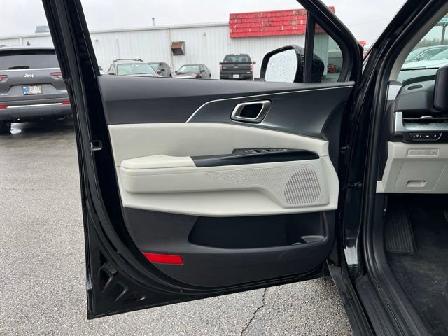 Used 2024 Kia Carnival LX image 18