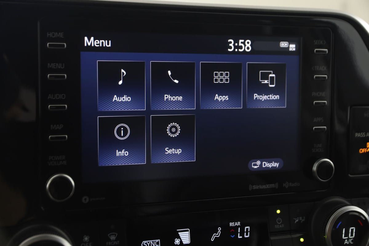 Used 2021 Toyota Highlander XLE AWD/4WD image 30