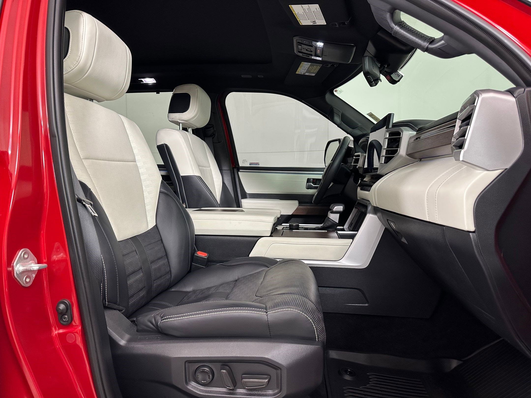 Used 2024 Toyota Sequoia Capstone image 28