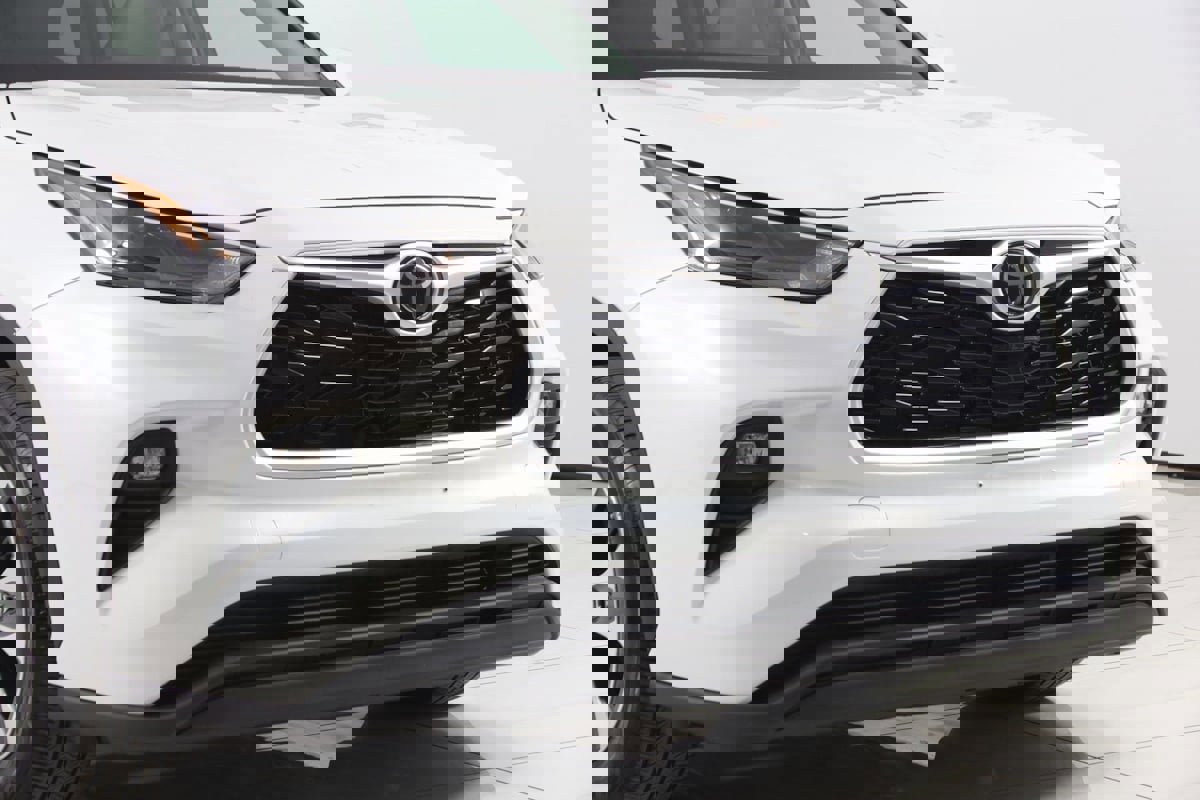 Used 2023 Toyota Highlander XLE image 39