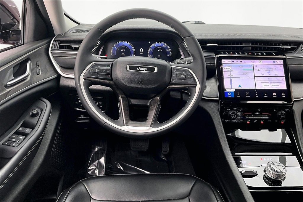 Used 2023 Jeep Grand Cherokee Limited w/ Black Appearance Package image 5