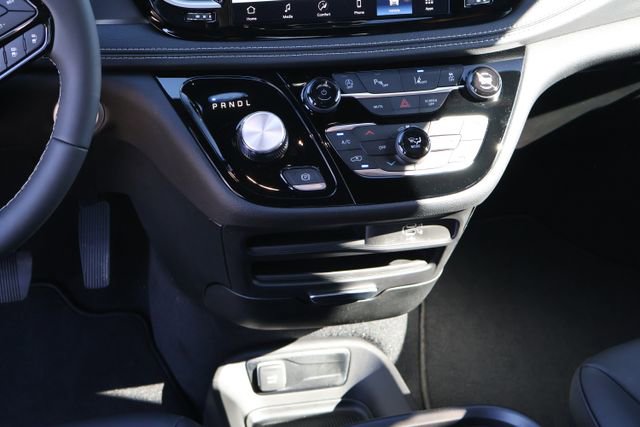New 2026 Chrysler Pacifica Select image 16