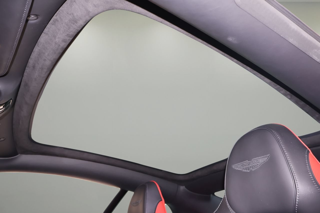 Used 2025 Aston Martin Vanquish RWD image 27